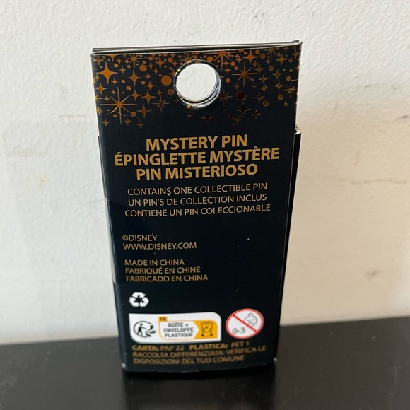 Loungefly Disney Princess Tiana Cameo Porcelain Portraits pin - Picture 6 of 7